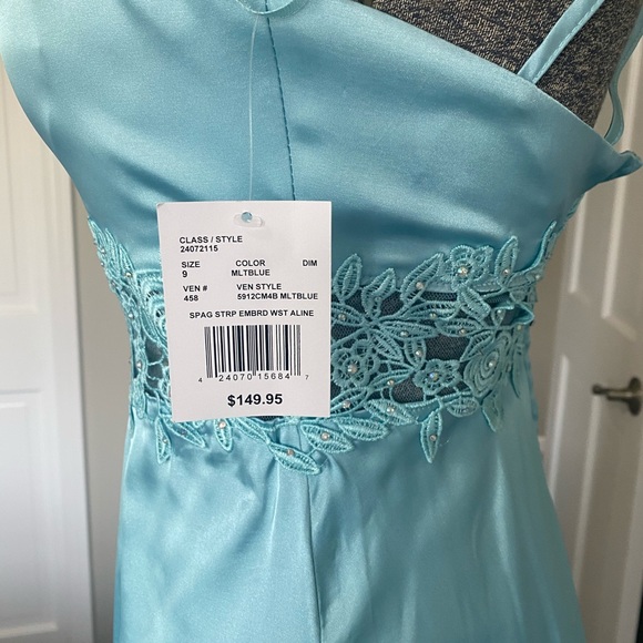 Beautiful brand new bridesmaid or prom dress. - Picture 3 of 8